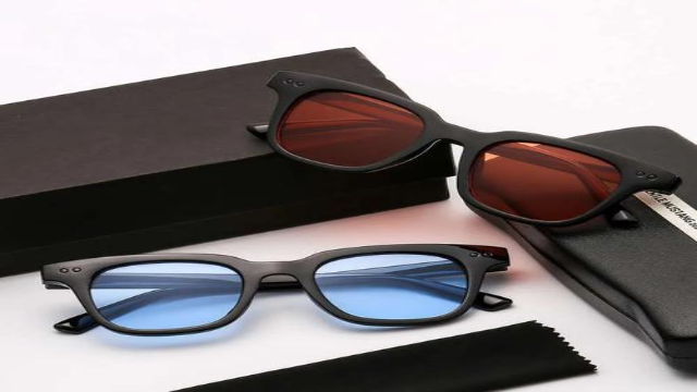 Tren Fashion Optik Pria 2025: Evolusi Gaya dan Fungsi Kacamata Modern